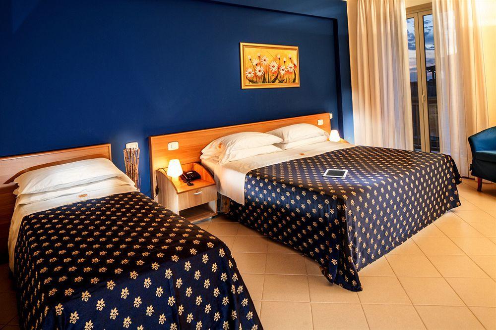 Riviera Del Sole Hotel Resort Spa Piraino Exteriör bild